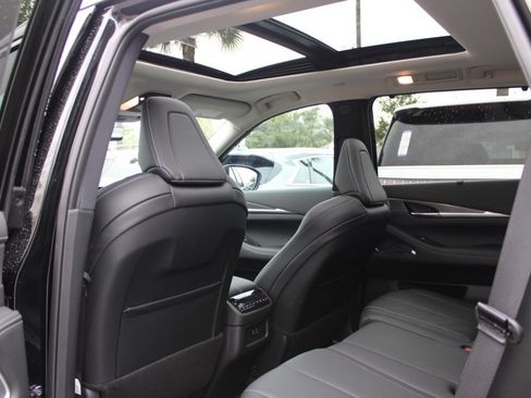 Certified 2025 INFINITI QX60 Luxe image 26