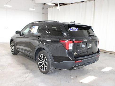 Used 2025 Ford Explorer ST-Line AWD/4WD image 7
