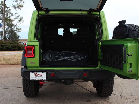 Used 2025 Jeep Wrangler Unlimited Rubicon w/ Safety Group AWD/4WD image 11