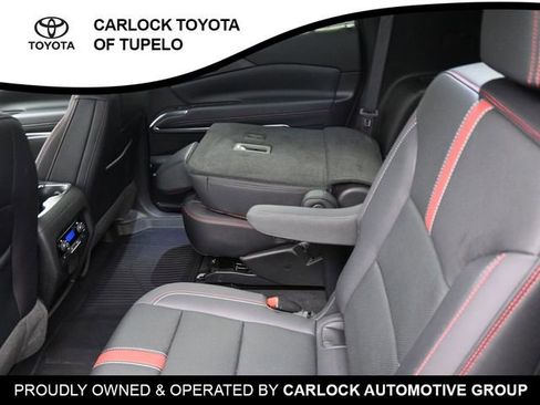 Used 2024 Chevrolet Traverse RS image 22