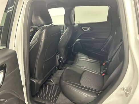 Used 2023 Jeep Compass Latitude w/ Convenience Group AWD/4WD image 19