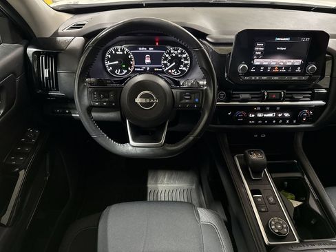Used 2022 Nissan Pathfinder SV AWD/4WD image 11