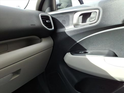 Certified 2024 Hyundai Venue SEL image 25