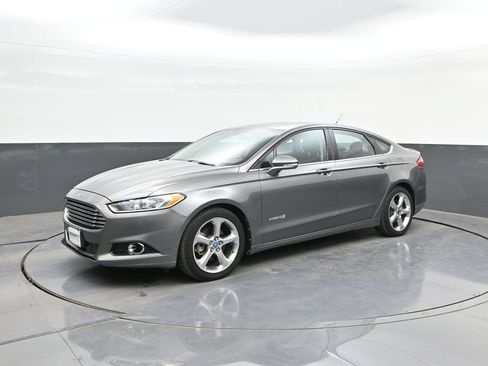 Used 2013 Ford Fusion SE FWD image 1