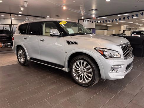 Used 2016 INFINITI QX80 4WD w/ Deluxe Technology Package image 6