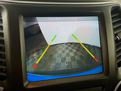 Used 2019 Jeep Cherokee Trailhawk image 13