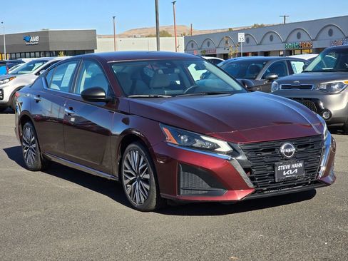 Used 2024 Nissan Altima 2.5 SV image 7