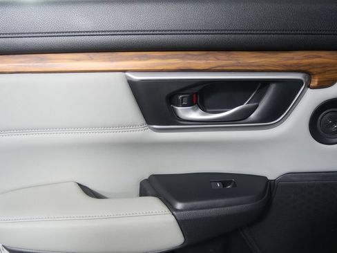 Used 2019 Honda CR-V Touring image 12