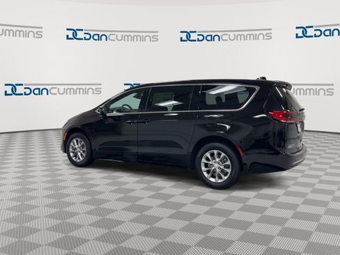 New 2027 Chrysler Pacifica Select AWD/4WD image 6
