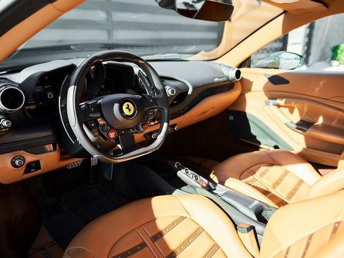 Used 2022 Ferrari F8 Tributo image 2