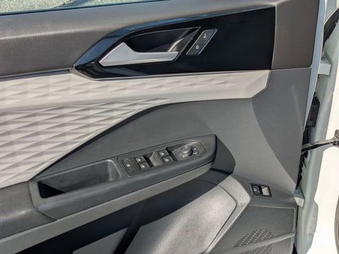 Used 2023 Volkswagen Taos S image 10