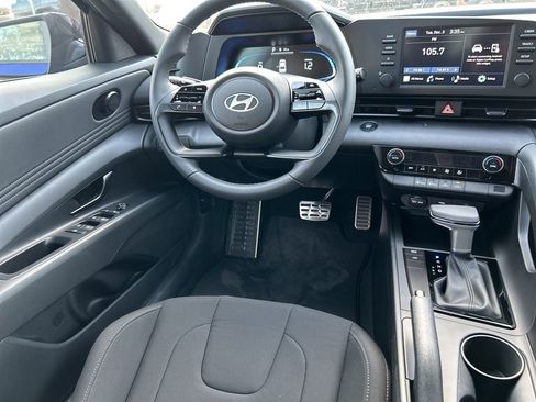 Used 2025 Hyundai Elantra Sport image 13