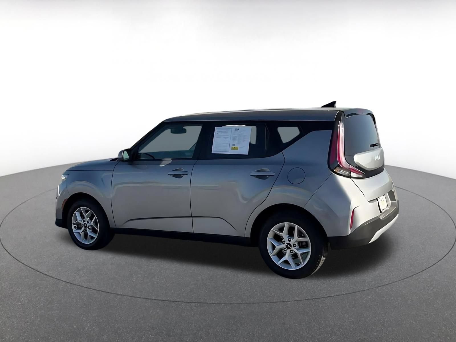 Used 2025 Kia Soul LX w/ LX Technology Package FWD image 9