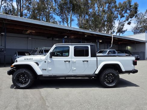 New 2026 Jeep Gladiator Sport AWD/4WD image 2