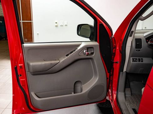 Used 2007 Nissan Frontier SE w/ SE Value Truck Pkg AWD/4WD image 24