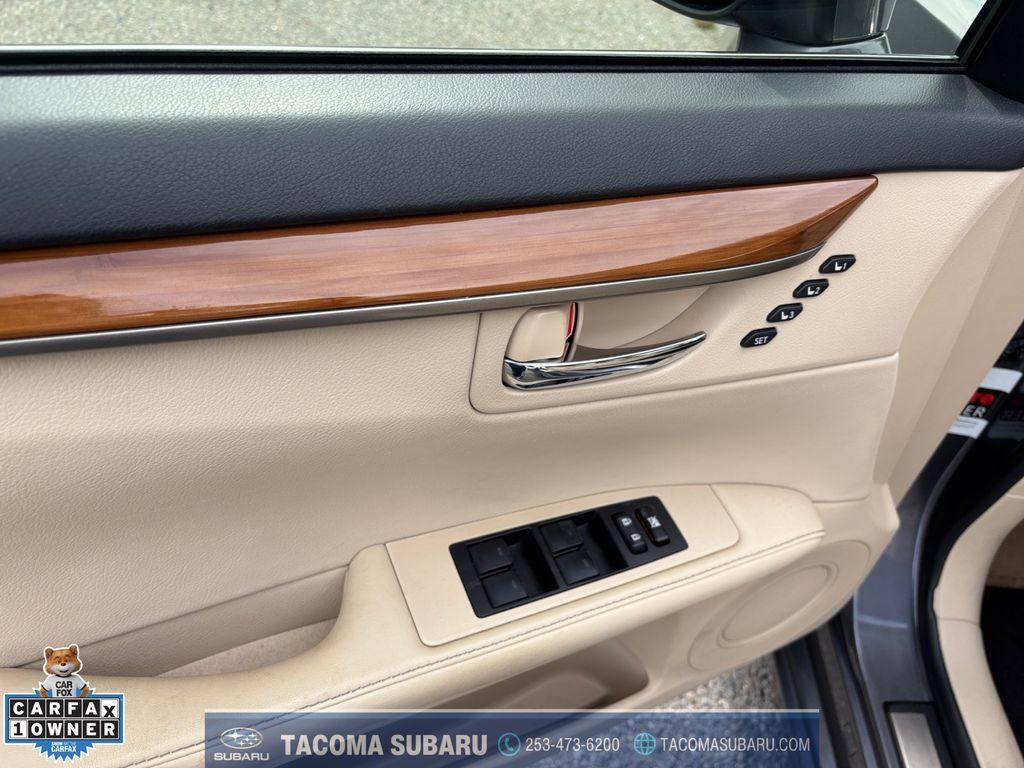 Used 2013 Lexus ES 300h w/ Luxury Pkg FWD image 11