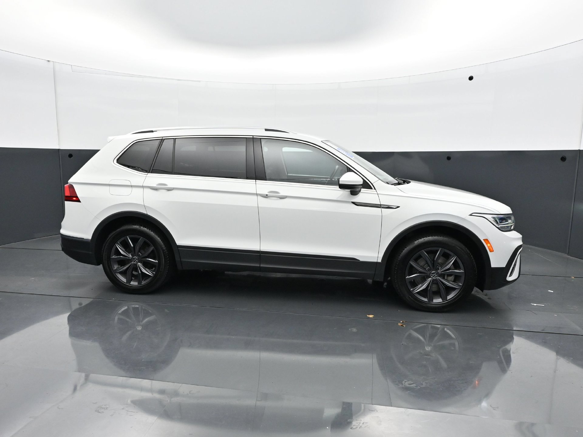 Used 2022 Volkswagen Tiguan SE FWD image 8