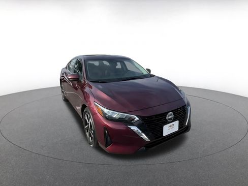 Used 2025 Nissan Sentra SV image 3