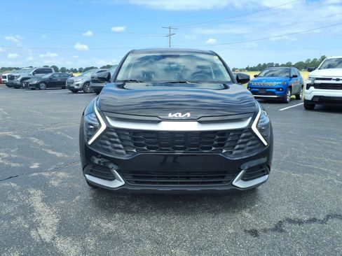 Used 2025 Kia Sportage LX FWD image 8