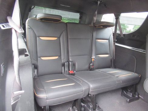 Used 2024 GMC Yukon XL AT4 w/ Technology Package AWD/4WD image 12