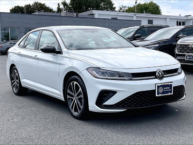Certified 2025 Volkswagen Jetta Sport FWD image 1