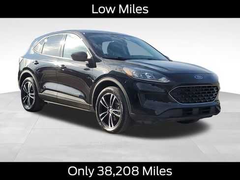 Used 2021 Ford Escape SE w/ SE Sport Appearance Package image 2