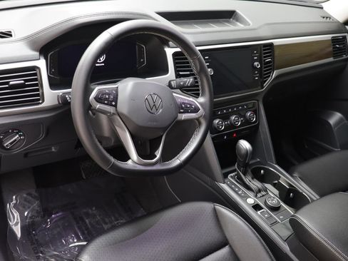 Certified 2022 Volkswagen Atlas SE image 6
