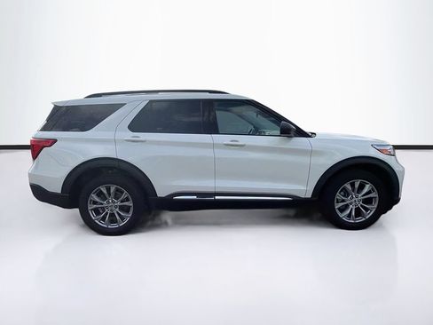 Used 2024 Ford Explorer XLT w/ Equipment Group 202A AWD/4WD image 4