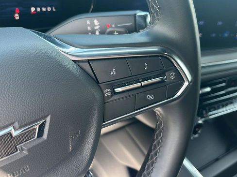 Used 2025 Chevrolet Tahoe Z71 image 12