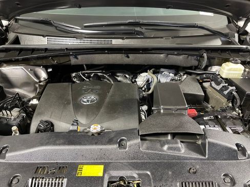 Certified 2017 Toyota Highlander XLE w/ Carpet Mat Package image 9