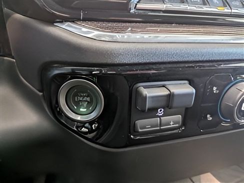 Used 2024 Chevrolet Silverado 1500 RST AWD/4WD image 16