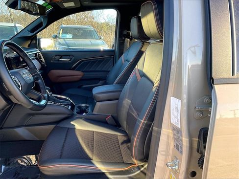 Used 2024 GMC Canyon AT4 w/ AT4 Premium Package image 9