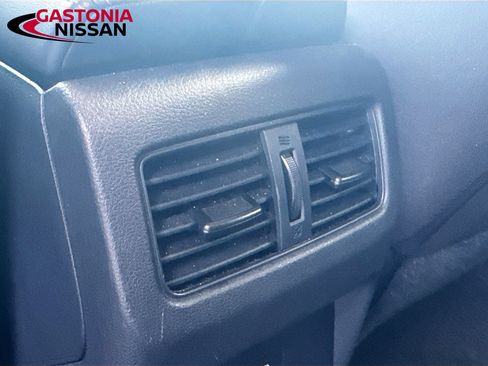 Used 2025 Nissan Rogue SV FWD image 33