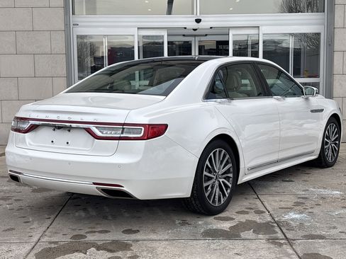 Used 2017 Lincoln Continental Select image 5