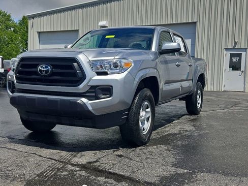 Used 2023 Toyota Tacoma SR AWD/4WD image 3