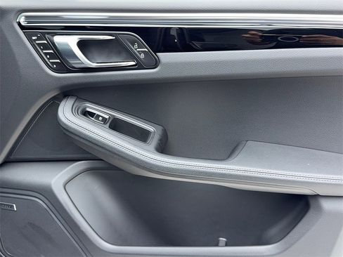 Used 2025 Porsche Macan w/ Premium Package Plus image 46