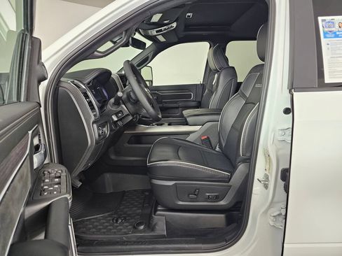 New 2026 RAM 3500 Laramie AWD/4WD image 18