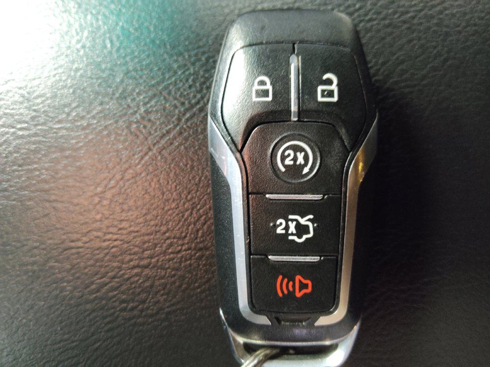 Used 2017 Ford Explorer XLT w/ Equipment Group 202A FWD image 32