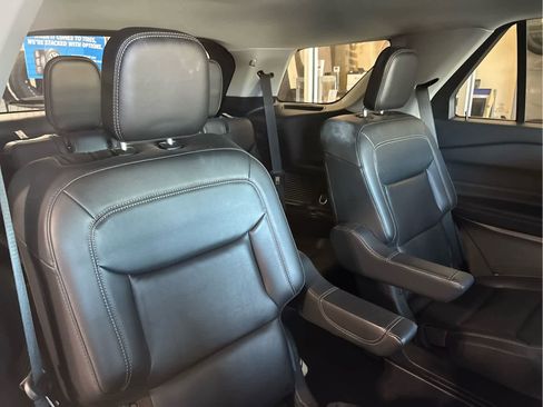 Used 2023 Ford Explorer XLT w/ Equipment Group 202A AWD/4WD image 42