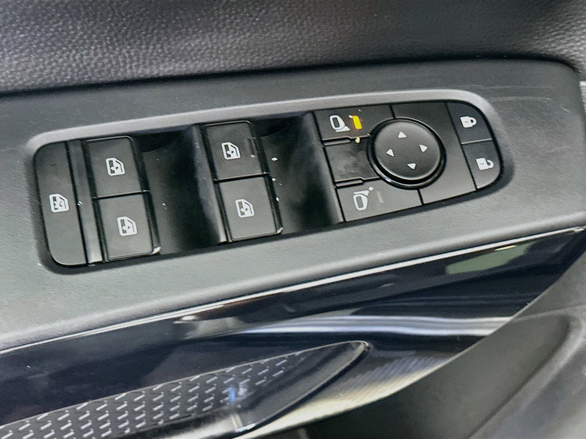 Used 2025 Nissan Pathfinder SV FWD image 15