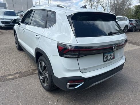 Used 2025 Volkswagen Taos SE AWD/4WD image 5