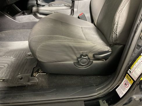 Used 2016 Toyota Tacoma TRD Sport w/ Towing Package image 19