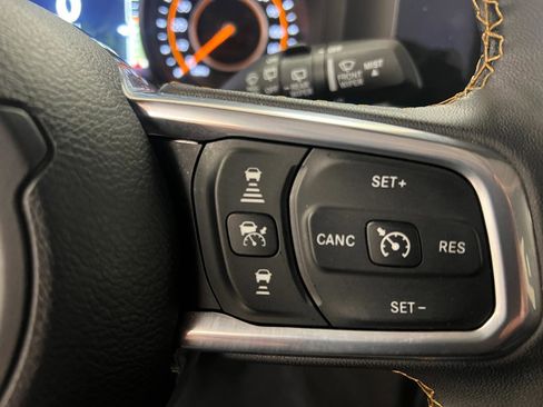 Used 2025 Jeep Wrangler Unlimited Sahara AWD/4WD image 29