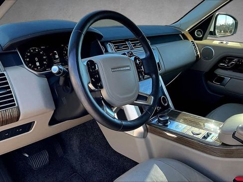 Used 2018 Land Rover Range Rover HSE image 18