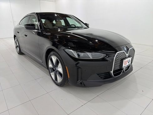 Used 2025 BMW i4 xDrive40i w/ Parking Assistance Package image 7