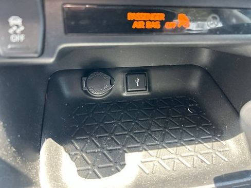 Used 2020 Toyota RAV4 LE FWD image 15