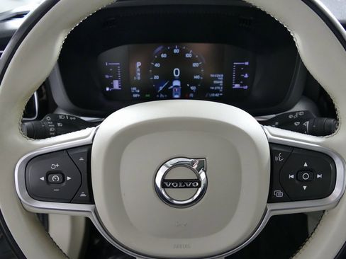 Used 2019 Volvo XC60 T6 Momentum w/ Premium Package image 16