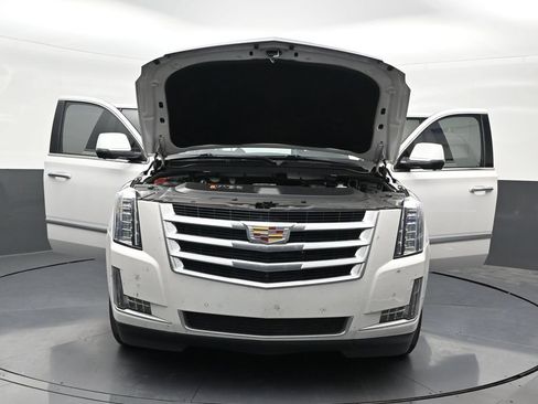 Used 2020 Cadillac Escalade 2WD image 37