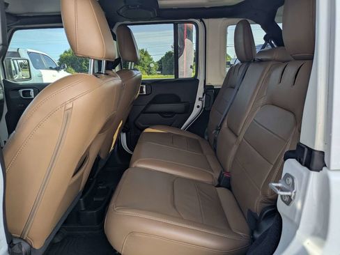 Used 2023 Jeep Wrangler Unlimited Sahara AWD/4WD image 12
