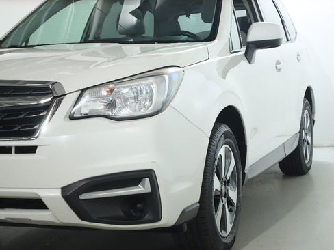 Used 2017 Subaru Forester 2.5i Premium w/ All-Weather Package image 4
